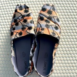 Wore once they are like brand new.